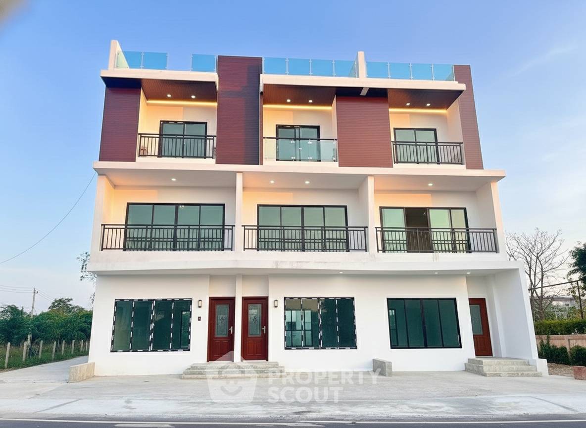 รูป ทาวน์เฮ้าส์ 4-ห้องนอน ใน ทับใต้ (ID 2470223) - รูปที่ 1/7