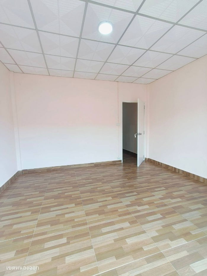 รูป ทาวน์เฮ้าส์ 2 ชั้น รีโนเวทใหม่
หมู่บ้านณราธร สุวินทวงค์ - รูปที่ 14/17