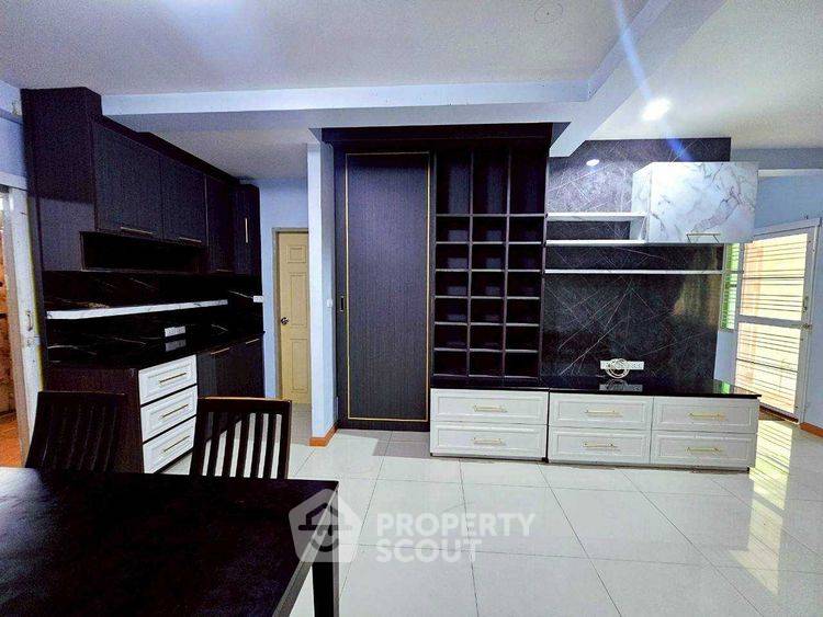 รูป ทาวน์เฮ้าส์ 3-ห้องนอน ใน ดอนเมือง (ID 2431141) - รูปที่ 7/16