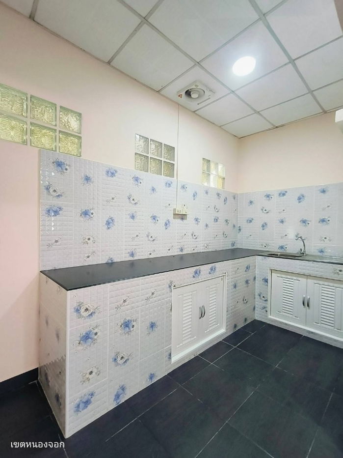 รูป ทาวน์เฮ้าส์ 2 ชั้น รีโนเวทใหม่
หมู่บ้านณราธร สุวินทวงค์ - รูปที่ 6/17