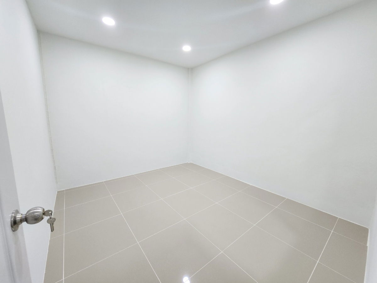 รูป ทาวน์เฮ้าส์ รีโนเวทใหม่ ทำเลดี หมู่บ้าน บัญทิตโฮม ซอยวิภาวดีรังสิต 76 แขวงสนามบิน เขตดอนเมือง ใกล้สนามบิน ทางด่วน - รูปที่ 31/37