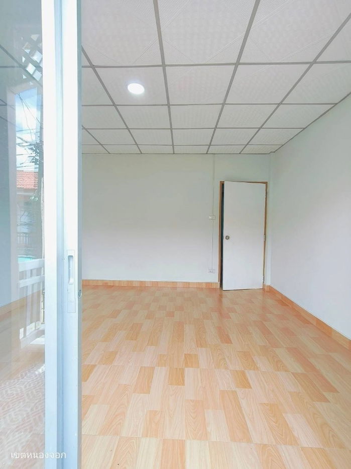 รูป ทาวน์เฮ้าส์ 2 ชั้น รีโนเวทใหม่
หมู่บ้านณราธร สุวินทวงค์ - รูปที่ 16/18