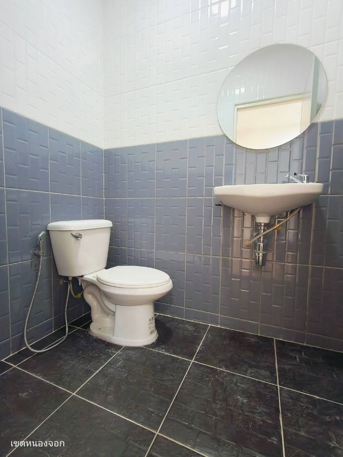 รูป บ้านทาวน์เฮาส์ 2 ชั้น
หมู่บ้าน ดีดี เฮ้าส์ ถนนอยู่วิทยา5
รีโนเวทใหม่พร้อมเข้าอยู่ - รูปที่ 10/15