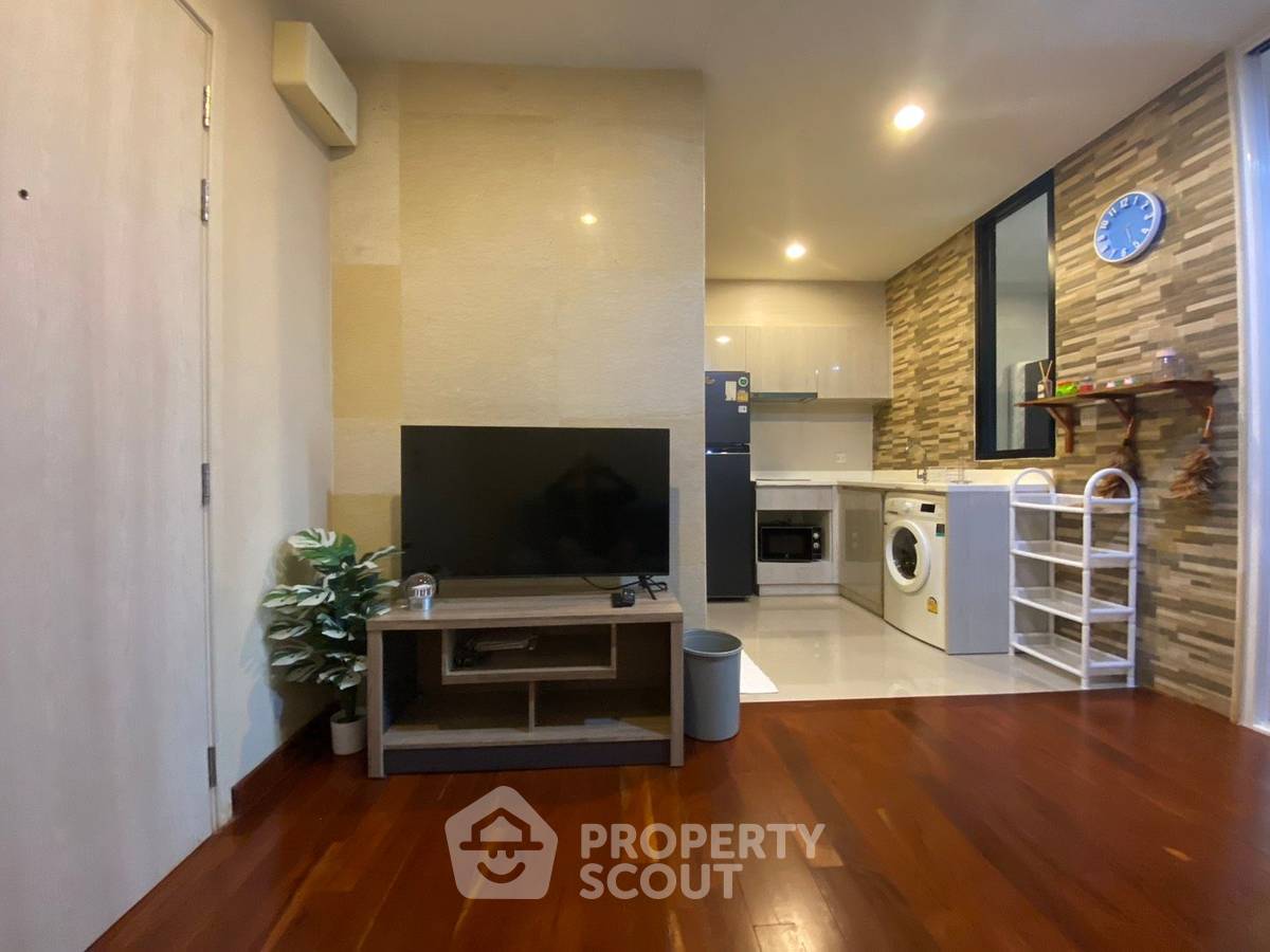 picture 2-BR Condo at Life Asoke near ARL Makkasan (ID 2470723) - 1/8