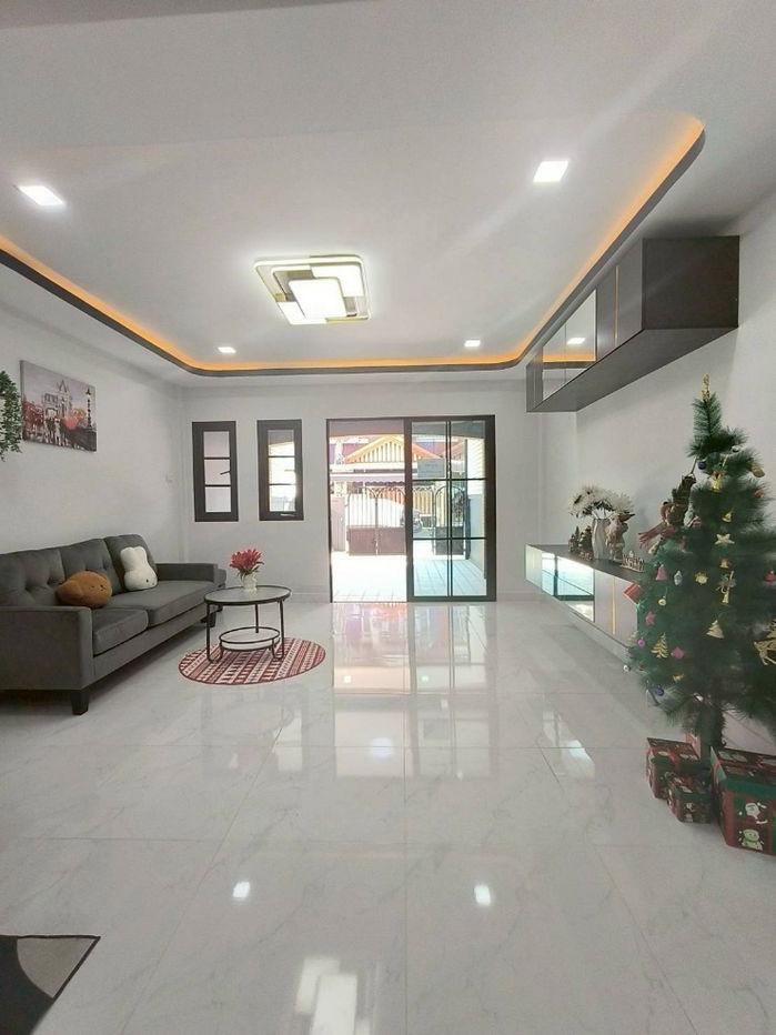 รูป ทำเลทอง ทาวน์เฮาส์รีโนเวทใหม่ พร้อมอยู่! เฟอร์ครบ ฟรีโอน! หมู่บ้านเคซีรามอินทรา 8 ถนนไทยรามัญ - รูปที่ 6/18