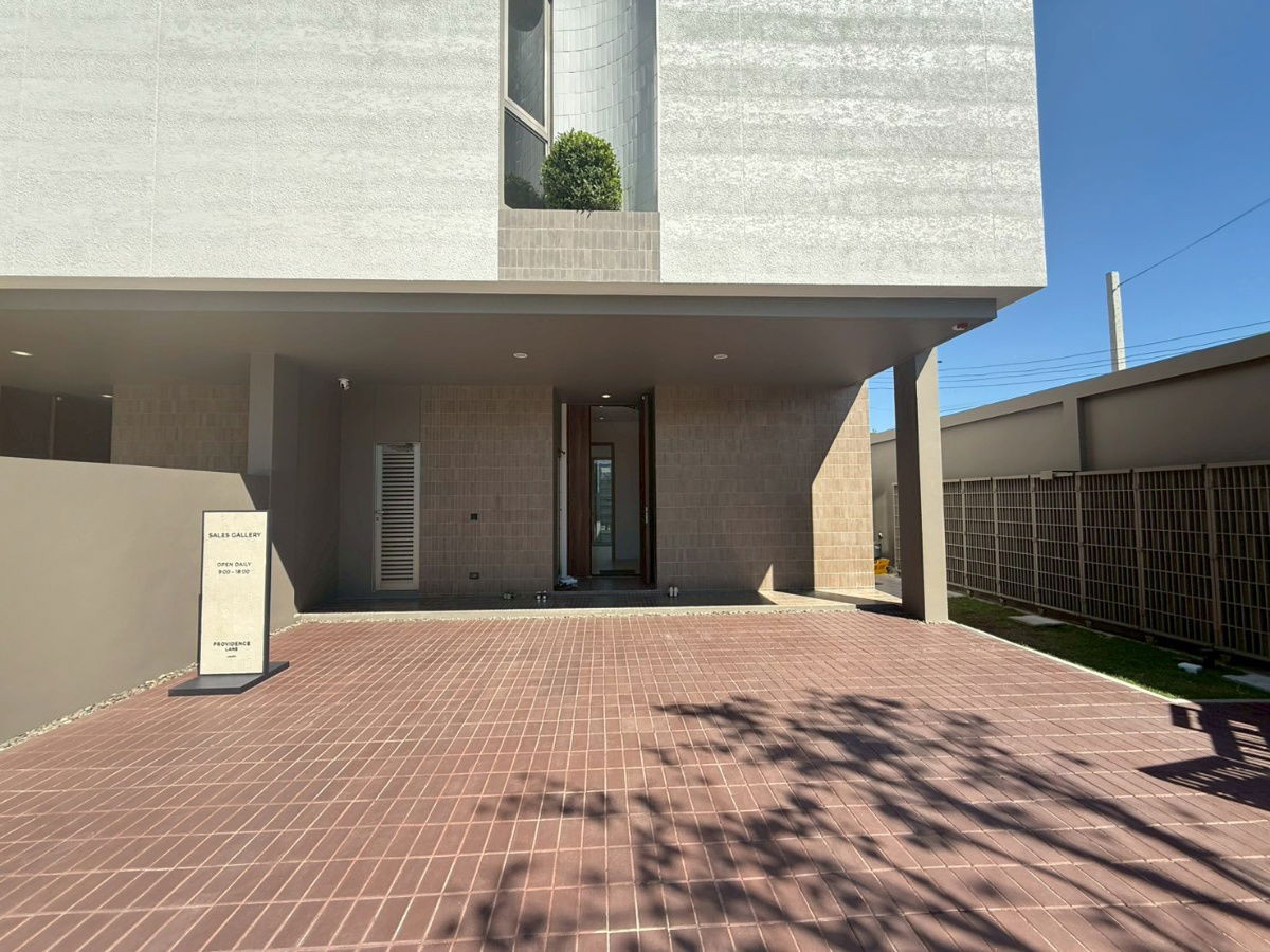 รูป มิติใหม่แห่งความสง่างาม โพรวิเดนซ์ เลน ลาซาล บ้านเดี่ยวหรู มือ 1 พร้อมอยู่ สะท้อนรสนิยมเหนือระดับ. MD-25085567 - รูปที่ 2/38