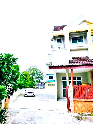 เช่าทาวน์โฮม เขตคันนายาว : เสรีไทย 77-85 หลังสุดท้าย MRT ราษฎร์พัฒนา ให้เช่าทาวน์โฮม 3 ชั้น 49 ตร.วา.200 ตร.ม.นิคมบางชัน 1.1 กม สวนสยาม100ม. พร้อมเฟอร์ฯ 3 นอน 3 น้ำ