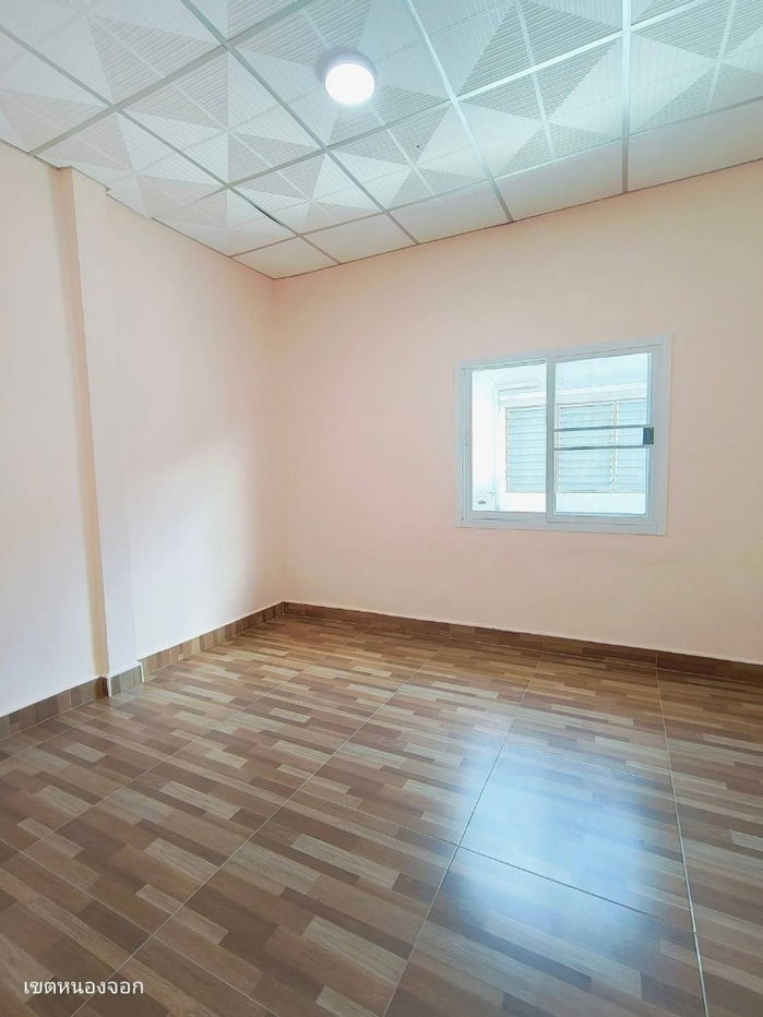 รูป ทาวน์เฮ้าส์ 2 ชั้น รีโนเวทใหม่
หมู่บ้านณราธร สุวินทวงค์ - รูปที่ 10/17