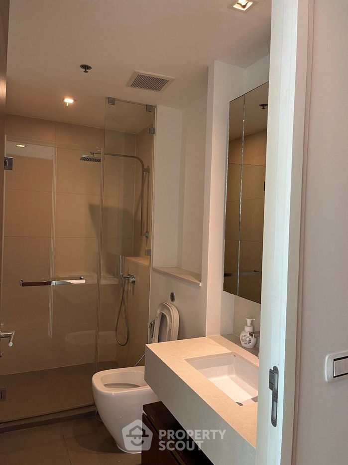 picture 2-BR Condo at The River Condominium near BTS Saphan Taksin (ID 512818) - 10/14