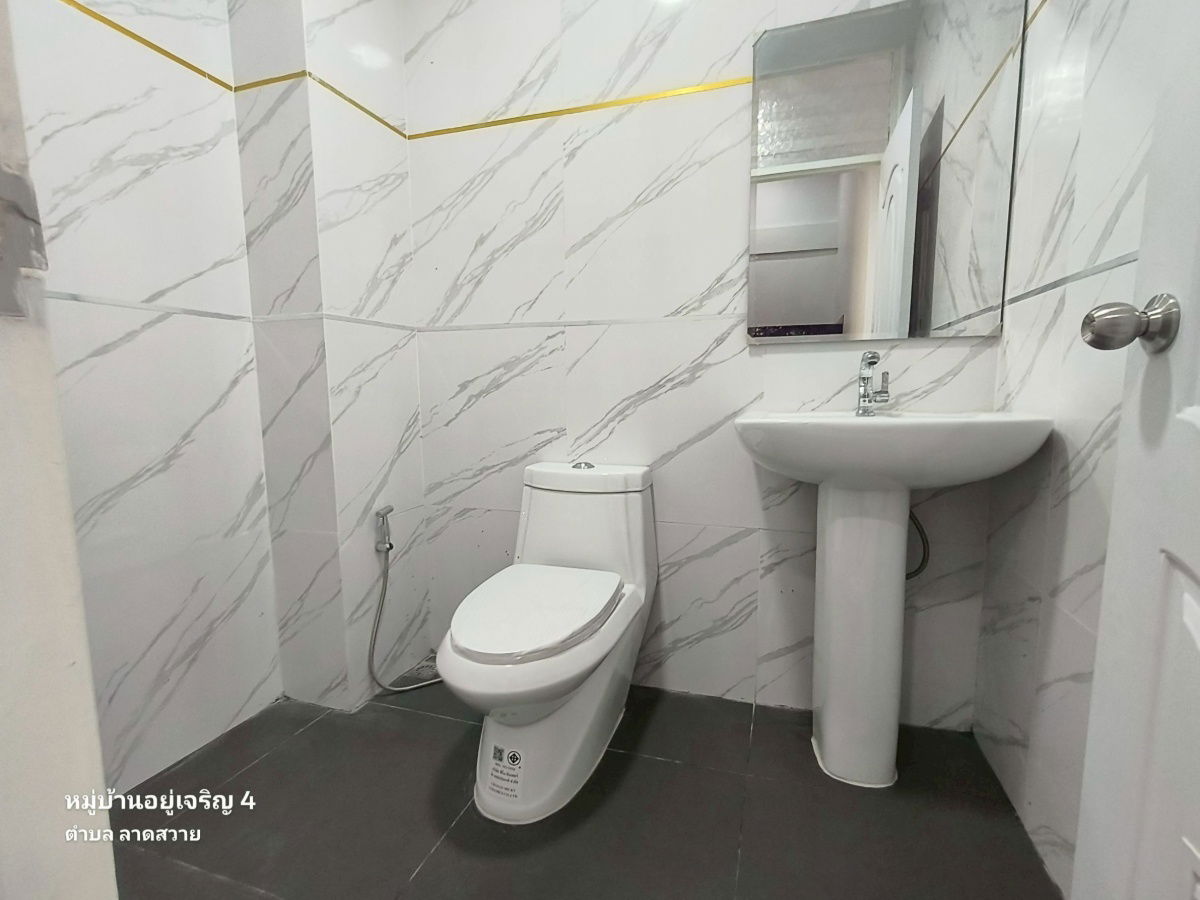 รูป ทาวน์เฮาส์ ลำลูกกา ลาดสวาย หมู่บ้านอยู่เจริญ4 นัดชมบ้าน โทรเลย0853186868 คุณวา - รูปที่ 15/20