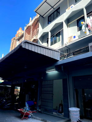 เช่าอาคารพาณิชย์ ม.กรุงเทพ กล้วยน้ำไท : 🏢✨ ปล่อยเช่าอาคารพาณิชย์ – ซอยสุขุมวิท 22 / พระราม 4 ✨🏢🚆 ใกล้ BTS พร้อมพงษ์💰 ราคาเช่า 33,000 บาท/เดือน รหัสทรัพย์ RS3968