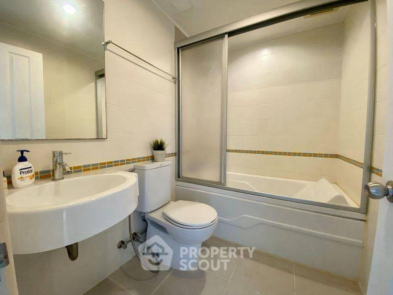 picture 2-BR Condo at Lumpini Place Rama 9–Ratchada near MRT Phra Ram 9 (ID 2469971) - 8/9