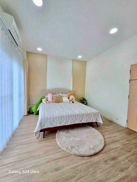 รูป ขายบ้านเดี่ยว 2 ชั้น หลังมุม ถนนหทัยราษฎร์ | หมู่บ้านวิลล่าจามจุรี รามอินทรา–หทัยราษฎร์ | หลังบ้านไม่ชนใคร พร้อมเฟอร์นิเจอร์ ใกล้สวนส่วนกลาง - รูปที่ 13/20