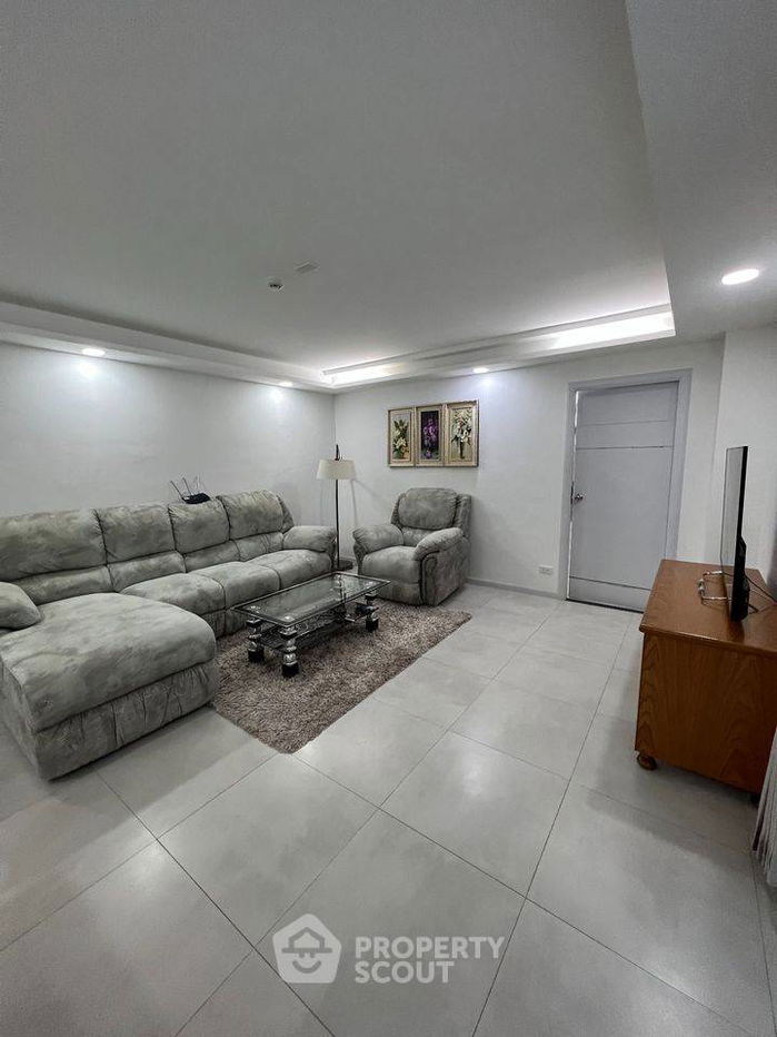 picture 1-BR Condo at Siam Oriental Tropical Garden close to Phratamnak (ID 1327644) - 3/11