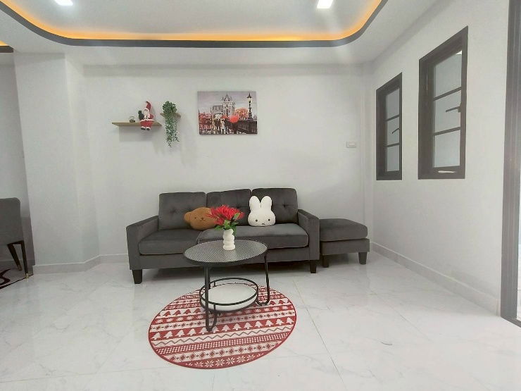 รูป ทำเลทอง ทาวน์เฮาส์รีโนเวทใหม่ พร้อมอยู่! เฟอร์ครบ ฟรีโอน! หมู่บ้านเคซีรามอินทรา 8 ถนนไทยรามัญ - รูปที่ 4/18