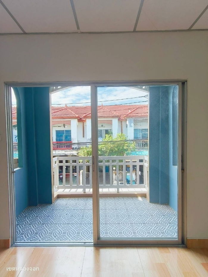 รูป ทาวน์เฮ้าส์ 2 ชั้น รีโนเวทใหม่
หมู่บ้านณราธร สุวินทวงค์ - รูปที่ 17/18