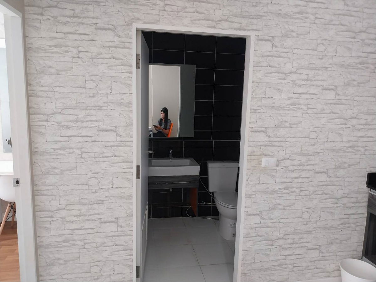 รูป ห้องสวย ทำเลดี ใกล้รถไฟฟ้า ของกินเยอะ เงียบสงบแต่ปลอดภัย - รูปที่ 10/16