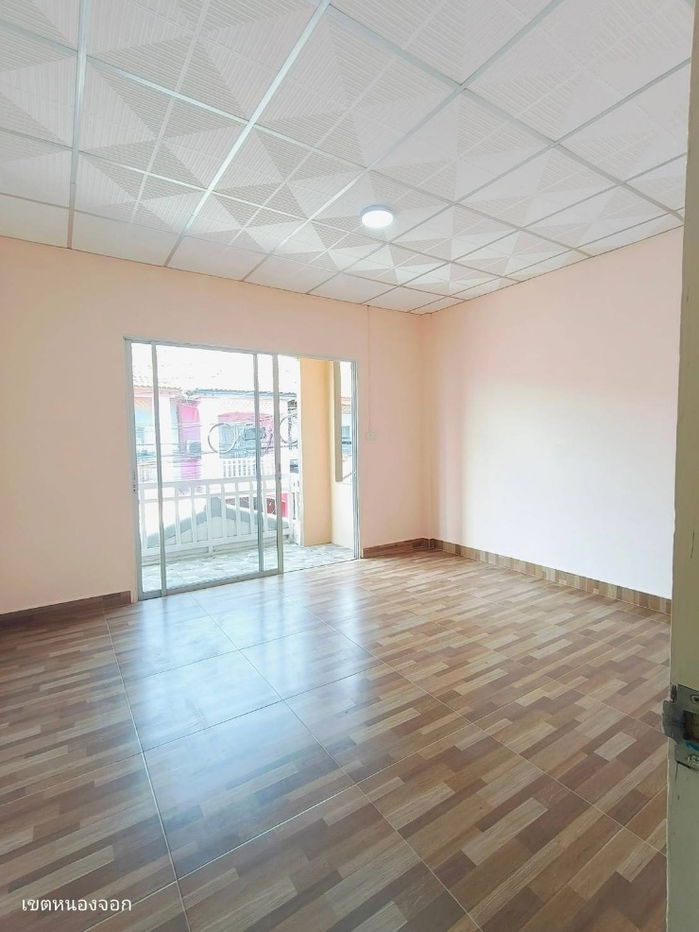 รูป ทาวน์เฮ้าส์ 2 ชั้น รีโนเวทใหม่
หมู่บ้านณราธร สุวินทวงค์ - รูปที่ 16/17