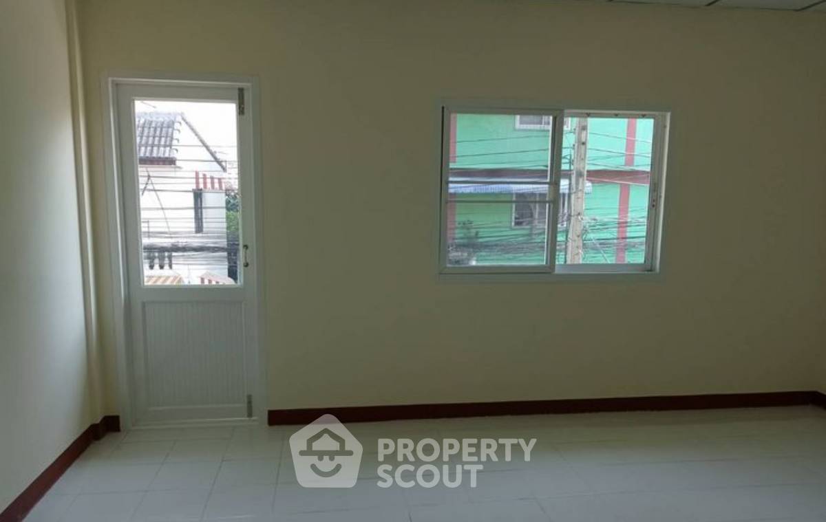 รูป ทาวน์เฮ้าส์ 3-ห้องนอน ใน ลาดพร้าว (ID 2426126) - รูปที่ 4/4