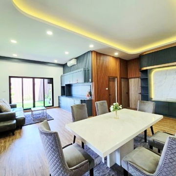 สุขุมวิทพัทยา9-19 หาดกระทิงลาย สุกี้ตี๋น้อย บางละมุง 50ม. ให้เช่าบ้านสไตล์โมเดิร์น Luxury ตกแต่งครบ จัดเต็มเฟอร์ฯ 3นอน 4 น้ำ 113 ตร.วา.