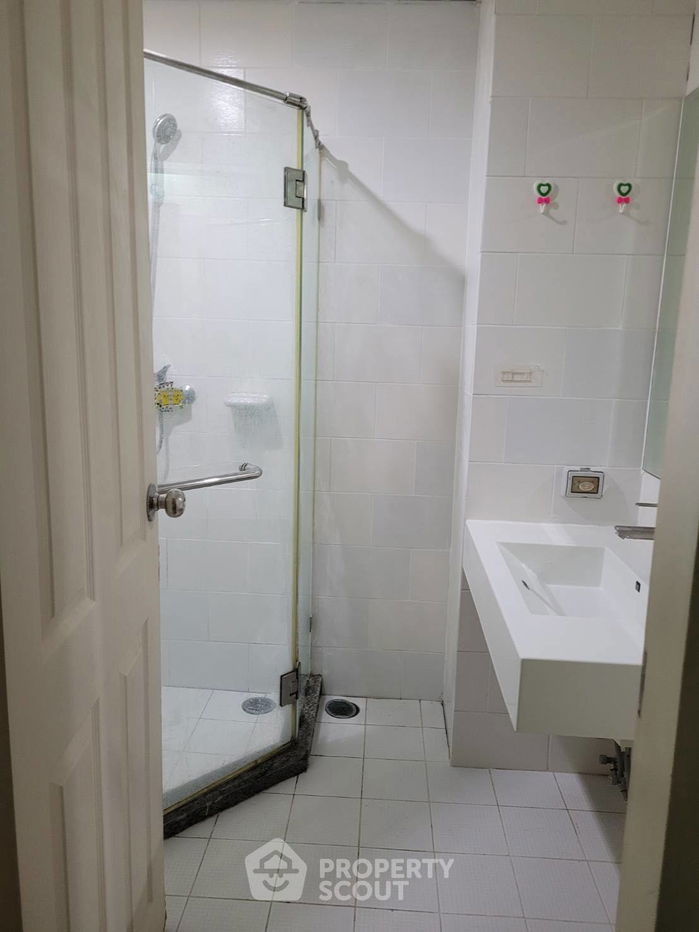 picture Studio Condo at Supalai River Place Charoen Nakorn near BTS Krung Thon Buri (ID 2451965) - 4/7