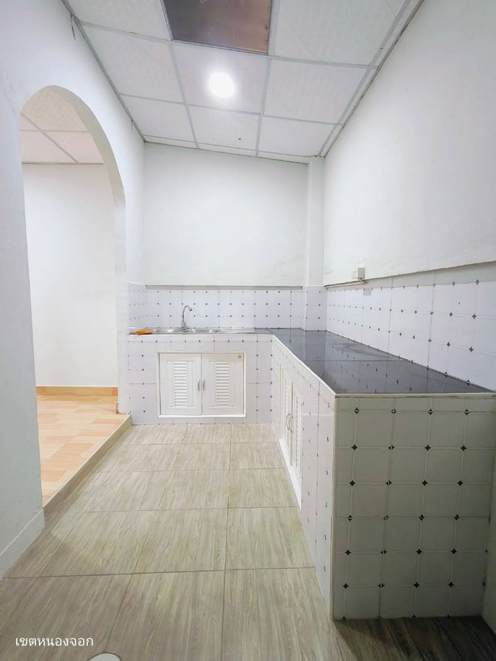 รูป ทาวน์เฮ้าส์ 2 ชั้น รีโนเวทใหม่
หมู่บ้านณราธร สุวินทวงค์ - รูปที่ 7/18