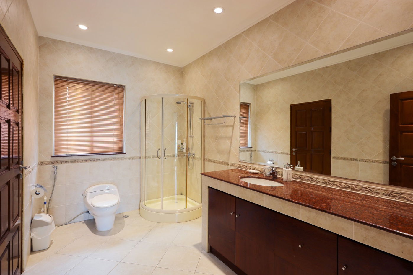 รูป ให้เช่าวิลล่าหรูขนาดใหญ่ 6 ห้องนอน พร้อมสระว่ายน้ำส่วนตัว – ชายหาดจอมเทียนทำเลดีเยี่ยม - รูปที่ 18/21