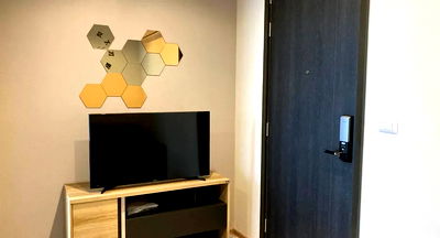 ขายคอนโด : Urgent sale, The Base Garden Rama 9 , 1 b/r , 34th flr. city view, price lower than appraisal.