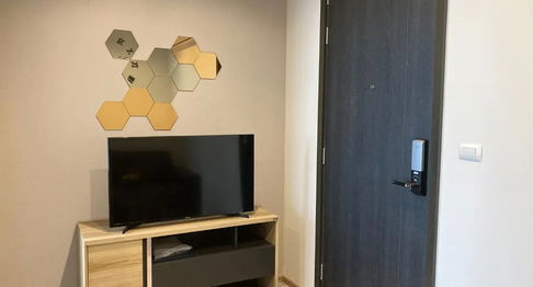 Urgent sale, The Base Garden Rama 9 , 1 b/r , 34th flr. city view, price lower than appraisal.