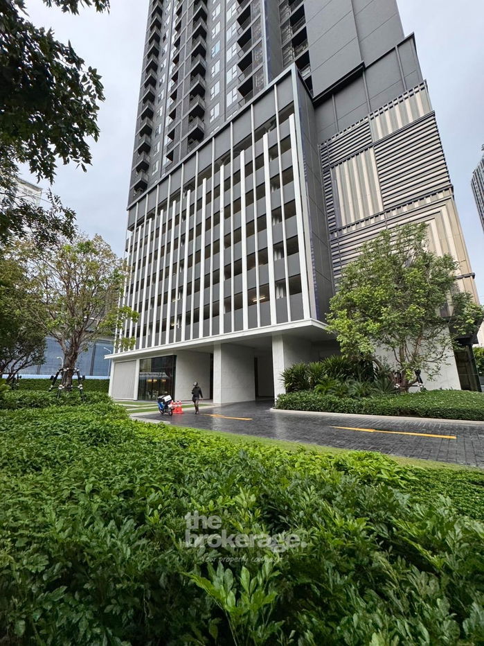 picture LINE : @thebrokerage Life Phahol-Ladprao  2 Bedroom 1 Bathroom 45sqm. 38,000 THB - 13/17