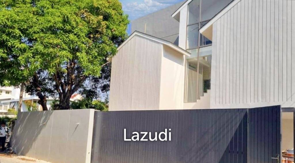 รูป 3 Bed 350 SQ.M House In Soi Pridi Banomyong 14 - รูปที่ 2/40