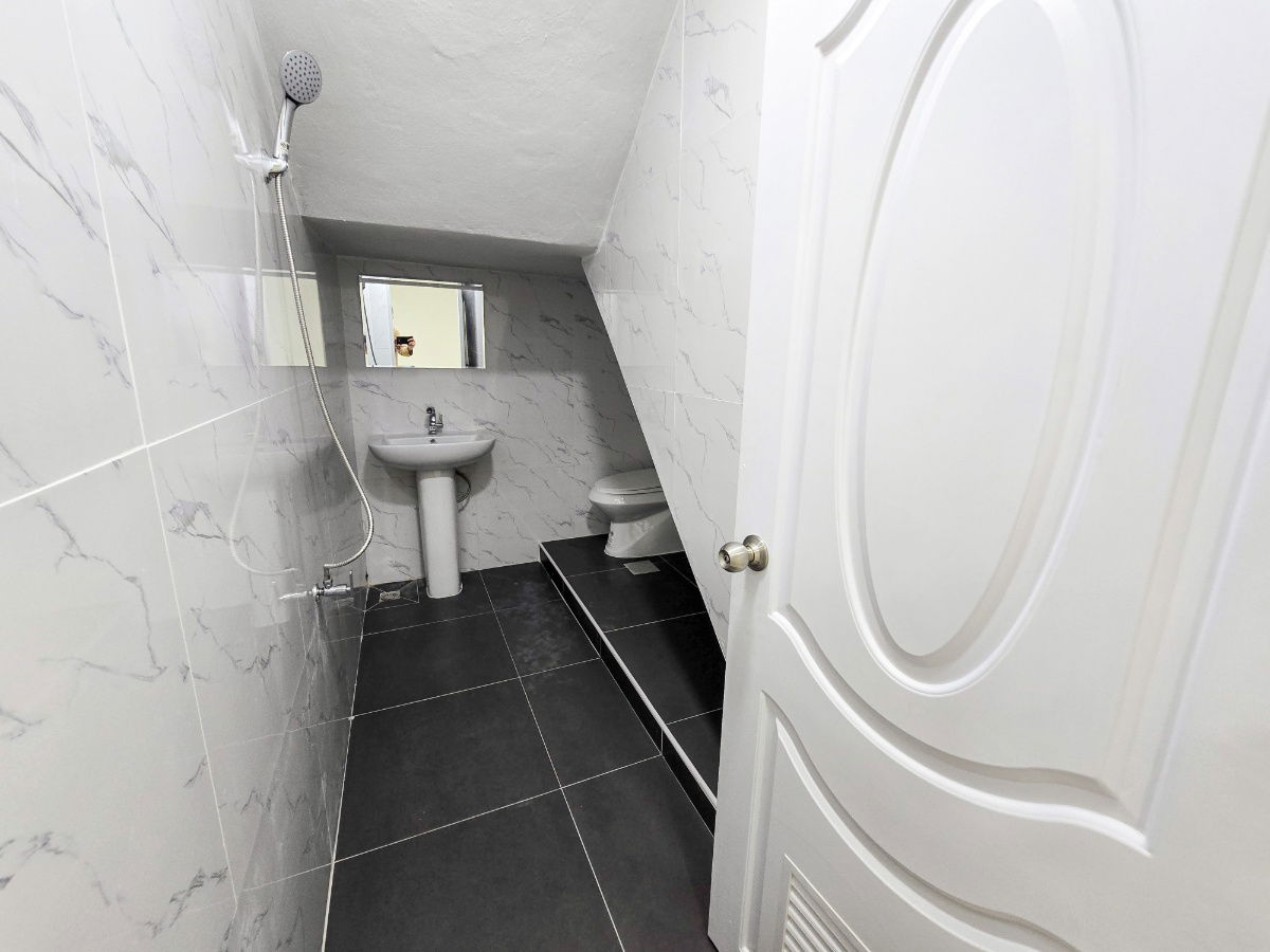 รูป ทาวน์เฮ้าส์ รีโนเวทใหม่ ทำเลดี หมู่บ้าน บัญทิตโฮม ซอยวิภาวดีรังสิต 76 แขวงสนามบิน เขตดอนเมือง ใกล้สนามบิน ทางด่วน - รูปที่ 13/37