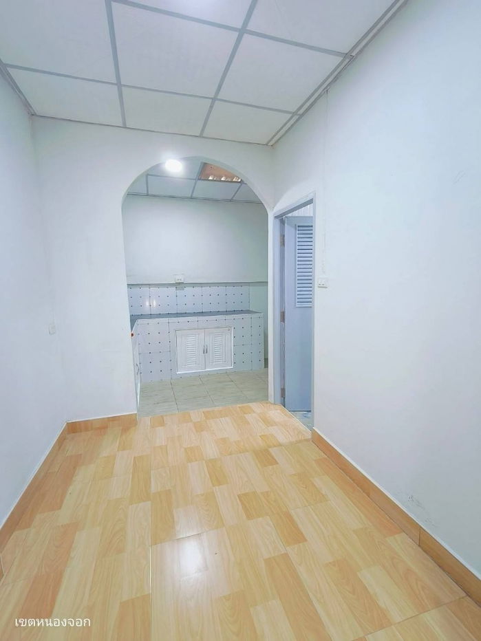 รูป ทาวน์เฮ้าส์ 2 ชั้น รีโนเวทใหม่
หมู่บ้านณราธร สุวินทวงค์ - รูปที่ 10/18