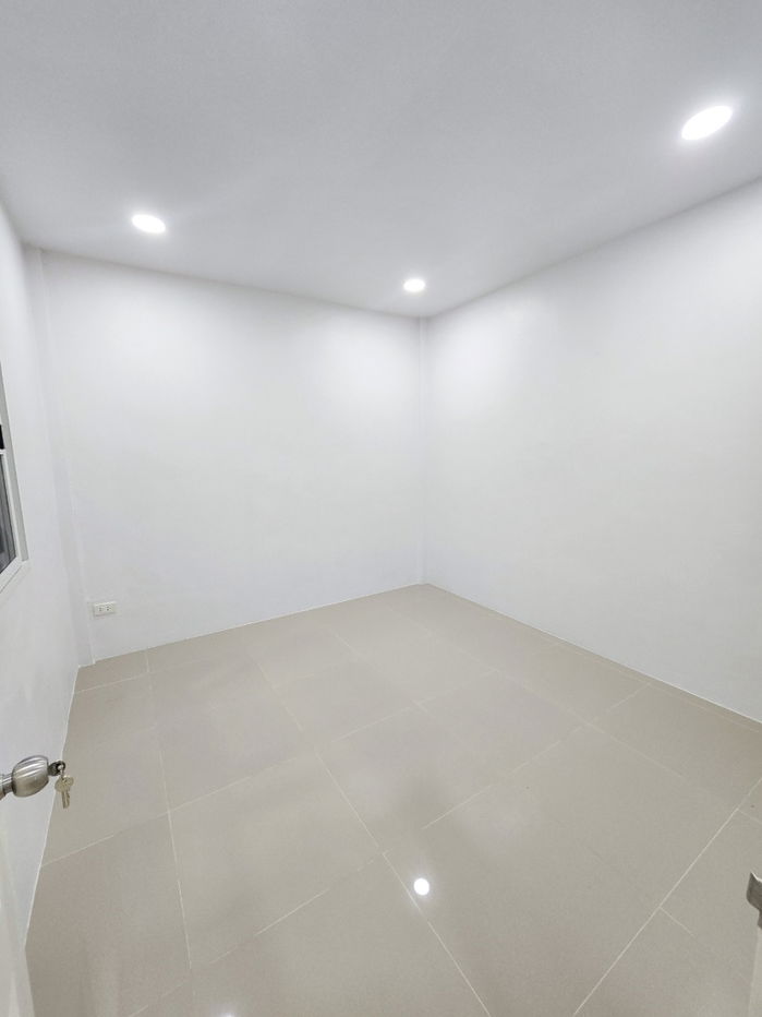 รูป ทาวน์เฮ้าส์2ชั้น รีโนเวทใหม่ สไตล์นอร์ดิก เนื้อที่เยอะกว้าง  หมู่บ้าน อยู่เจริญ 4 ลาดสวาย ลำลูกกา ปทุมธานี - รูปที่ 23/41