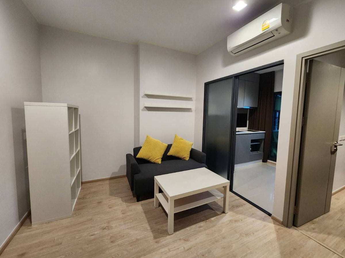picture 14,000 Baht, 1-bedroom, 1-bathroom partitioned room at IDEO NEW RAMA9, 31 sqm, 10th floor, pool view. Includes washing machine. Call 0945603437 - 12/13