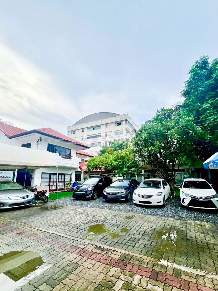 picture Two-Story Home Office Phahonyothin 30 for Rent, 4 beds 2 baths Area 218 Sqw 280 Sqm Good location Near Ratchayothin Ratchada Sena Nikhom : KT25R-023 - 1/2