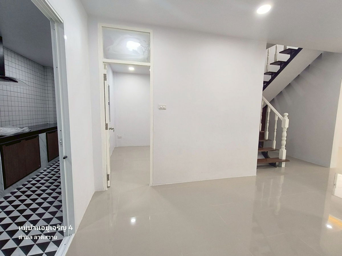 รูป ทาวน์เฮาส์ ลำลูกกา ลาดสวาย หมู่บ้านอยู่เจริญ4 นัดชมบ้าน โทรเลย0853186868 คุณวา - รูปที่ 5/20