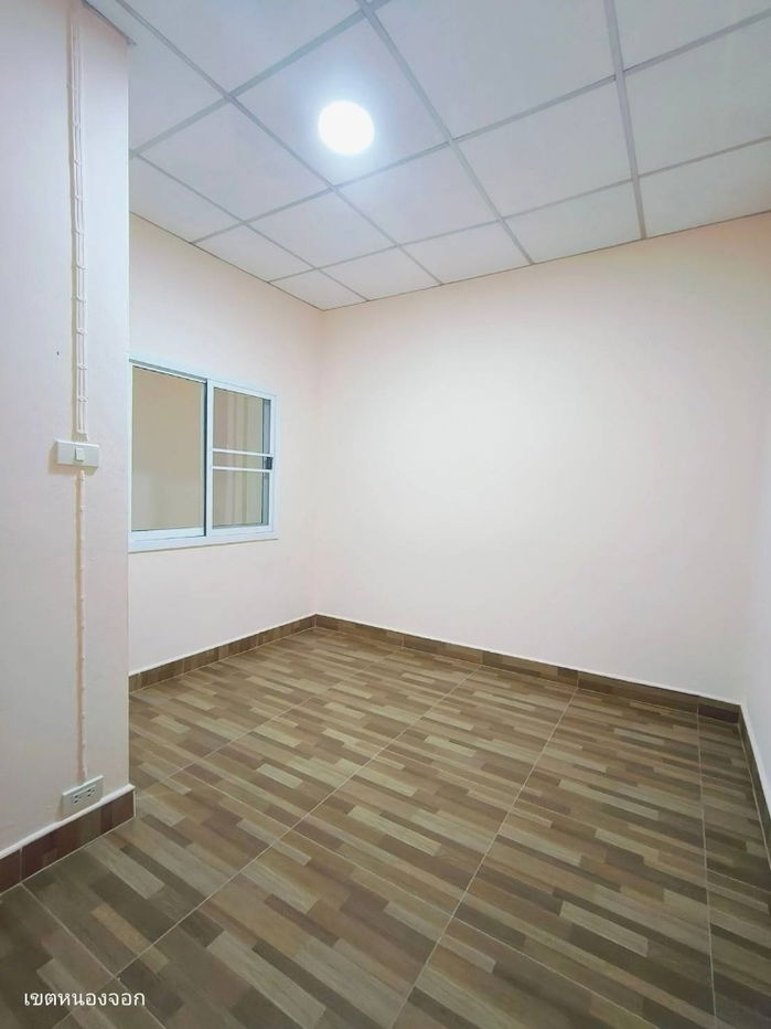 รูป ทาวน์เฮ้าส์ 2 ชั้น รีโนเวทใหม่
หมู่บ้านณราธร สุวินทวงค์ - รูปที่ 13/17