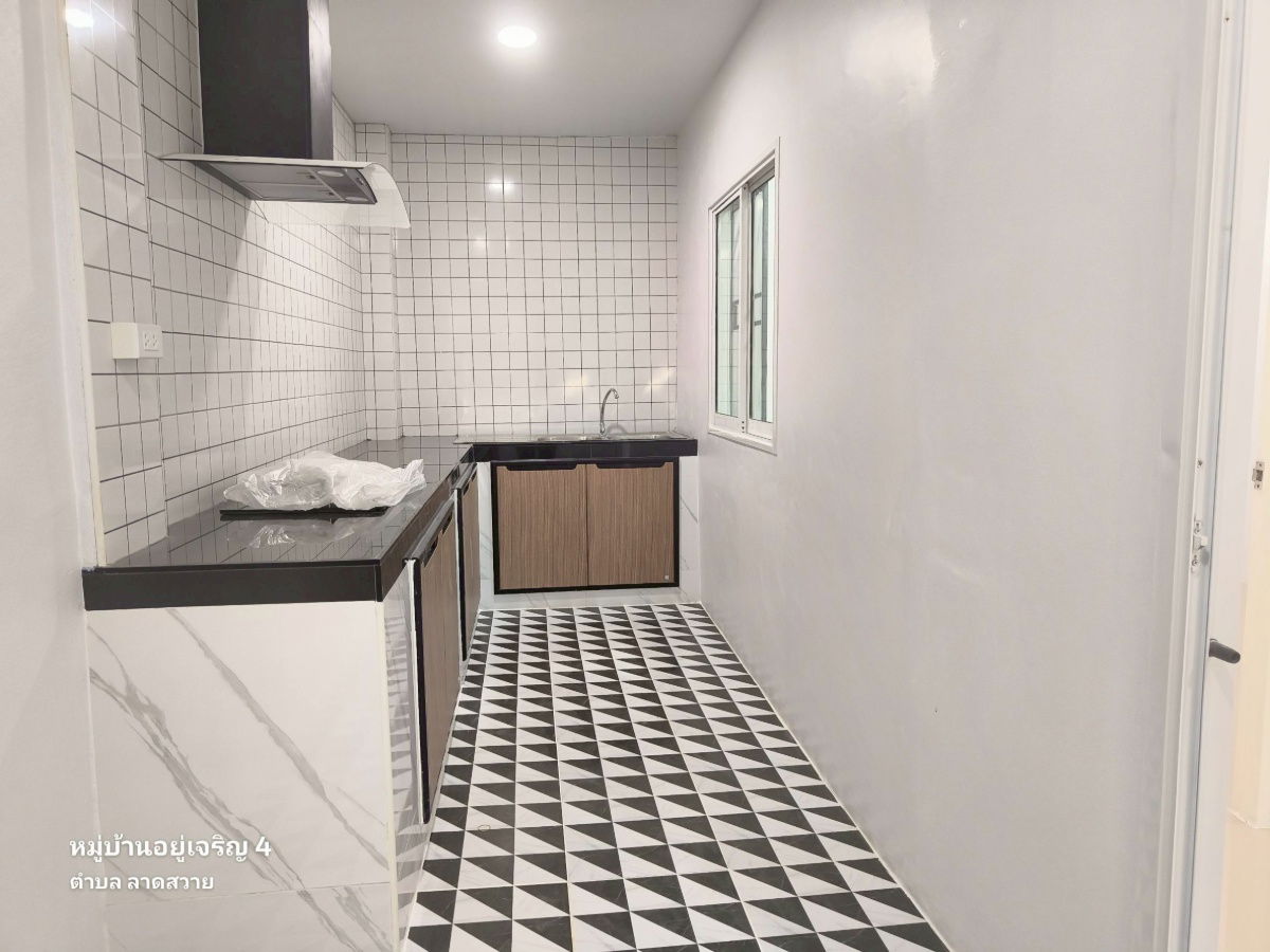 รูป ทาวน์เฮาส์ ลำลูกกา ลาดสวาย หมู่บ้านอยู่เจริญ4 นัดชมบ้าน โทรเลย0853186868 คุณวา - รูปที่ 10/20