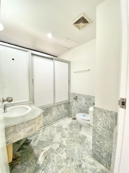 picture SPACIOUS 2 BEDROOMS / 2 BATHROOMS THONGLOR - 12/26