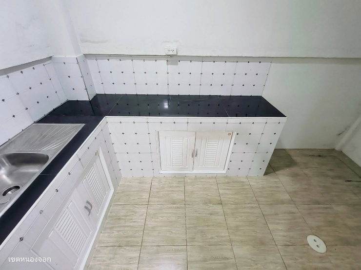 รูป ทาวน์เฮ้าส์ 2 ชั้น รีโนเวทใหม่
หมู่บ้านณราธร สุวินทวงค์ - รูปที่ 8/18