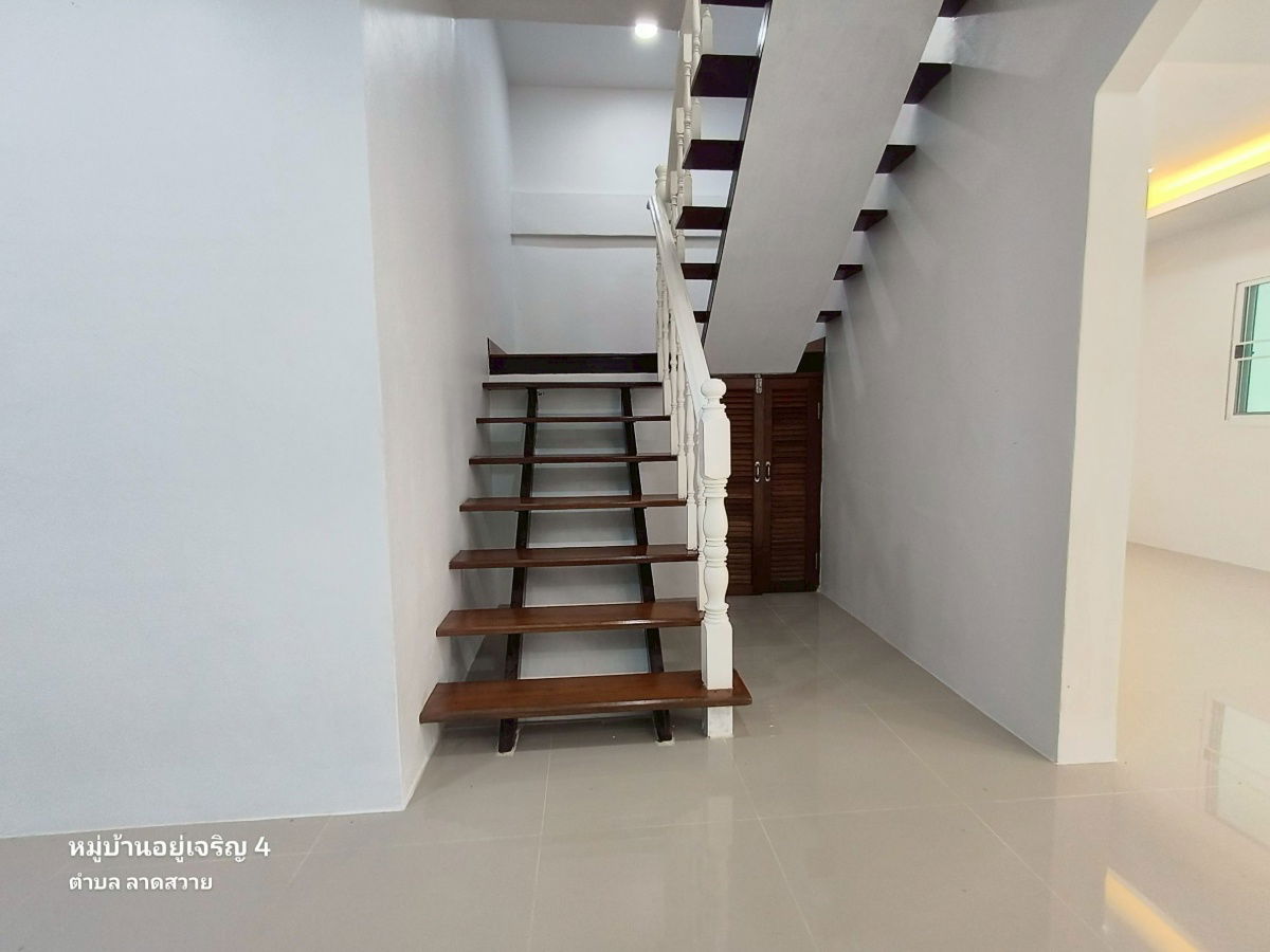 รูป ทาวน์เฮาส์ ลำลูกกา ลาดสวาย หมู่บ้านอยู่เจริญ4 นัดชมบ้าน โทรเลย0853186868 คุณวา - รูปที่ 12/20