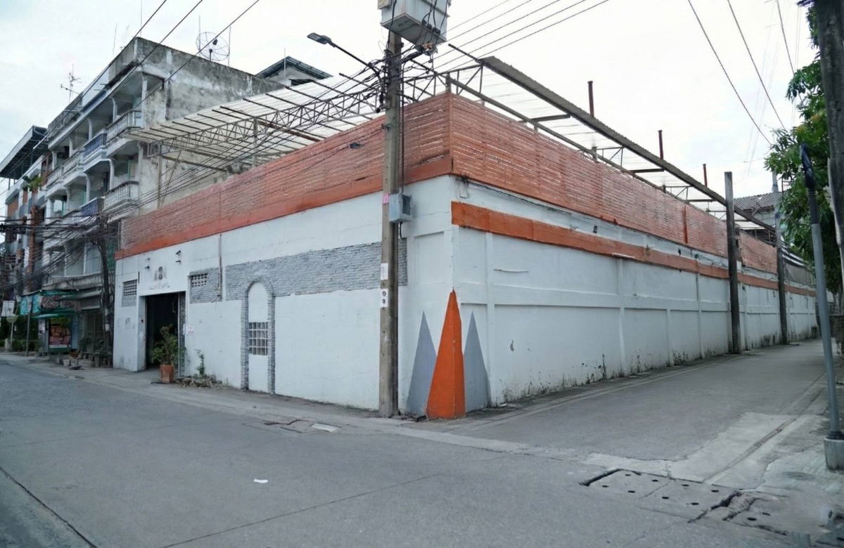รูป ขายโกดังพร้อมสำนักงาน 309 ตรว. อ่อนนุช 36 ติดถนน 2 ด้าน ทำเลดี เดินทางสะดวก - รูปที่ 3/4