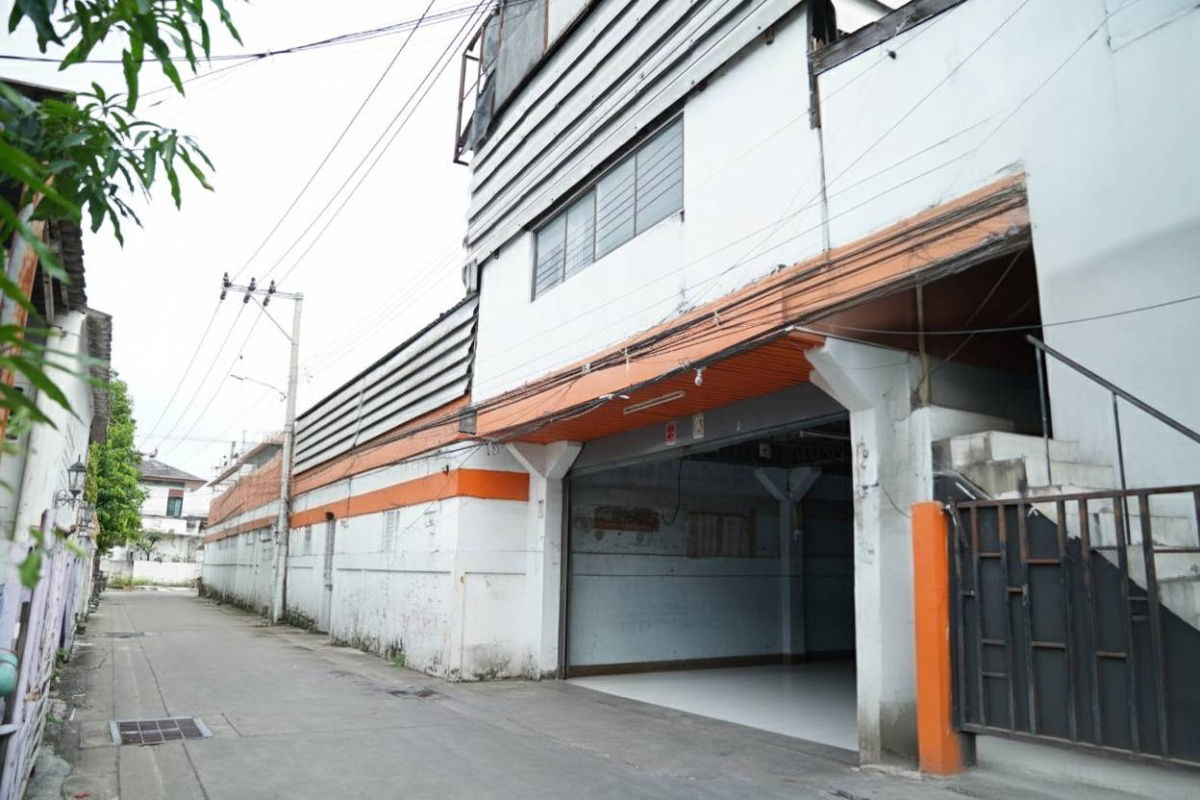 รูป ขายโกดังพร้อมสำนักงาน 309 ตรว. อ่อนนุช 36 ติดถนน 2 ด้าน ทำเลดี เดินทางสะดวก - รูปที่ 2/4