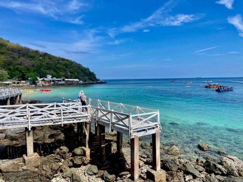 Land for sale in Pattaya, on Koh Lan island, situated at the foot of a hill overlooking the azure sea.