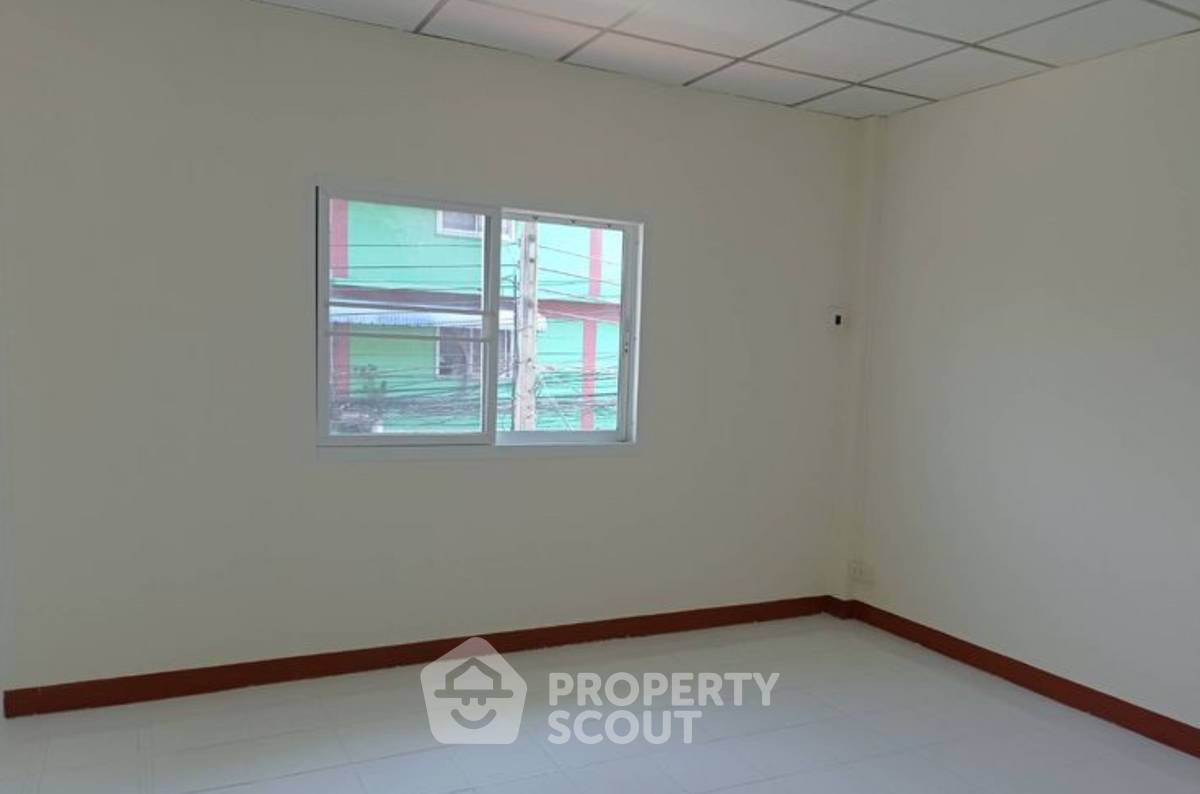 รูป ทาวน์เฮ้าส์ 3-ห้องนอน ใน ลาดพร้าว (ID 2426126) - รูปที่ 3/4