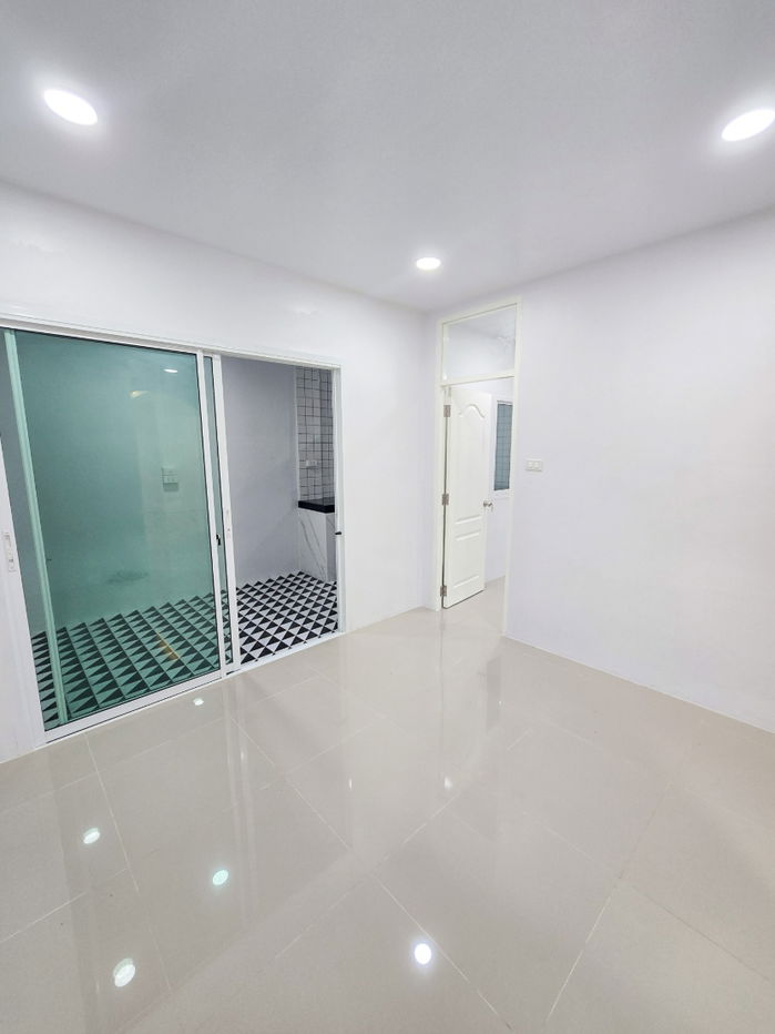 รูป ทาวน์เฮ้าส์2ชั้น รีโนเวทใหม่ สไตล์นอร์ดิก เนื้อที่เยอะกว้าง  หมู่บ้าน อยู่เจริญ 4 ลาดสวาย ลำลูกกา ปทุมธานี - รูปที่ 21/41