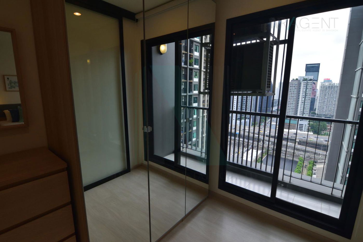 picture ð For Rent Condo LIFE ASOKE Building 1, Floor 27,1 bed room, Room size 35 sqm - 6/8