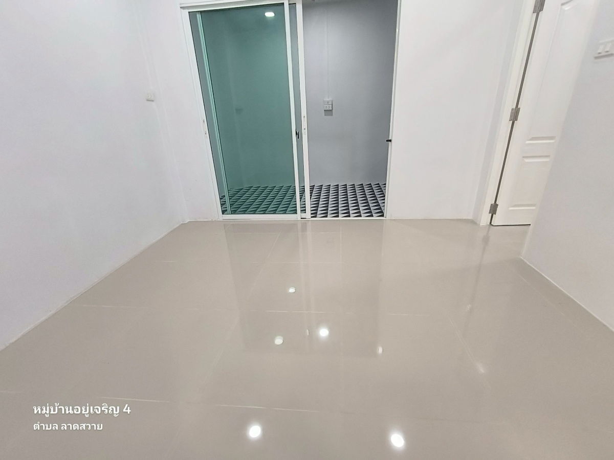 รูป ทาวน์เฮาส์ ลำลูกกา ลาดสวาย หมู่บ้านอยู่เจริญ4 นัดชมบ้าน โทรเลย0853186868 คุณวา - รูปที่ 16/20