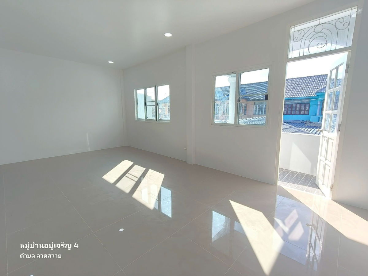 รูป ทาวน์เฮาส์ ลำลูกกา ลาดสวาย หมู่บ้านอยู่เจริญ4 นัดชมบ้าน โทรเลย0853186868 คุณวา - รูปที่ 18/20